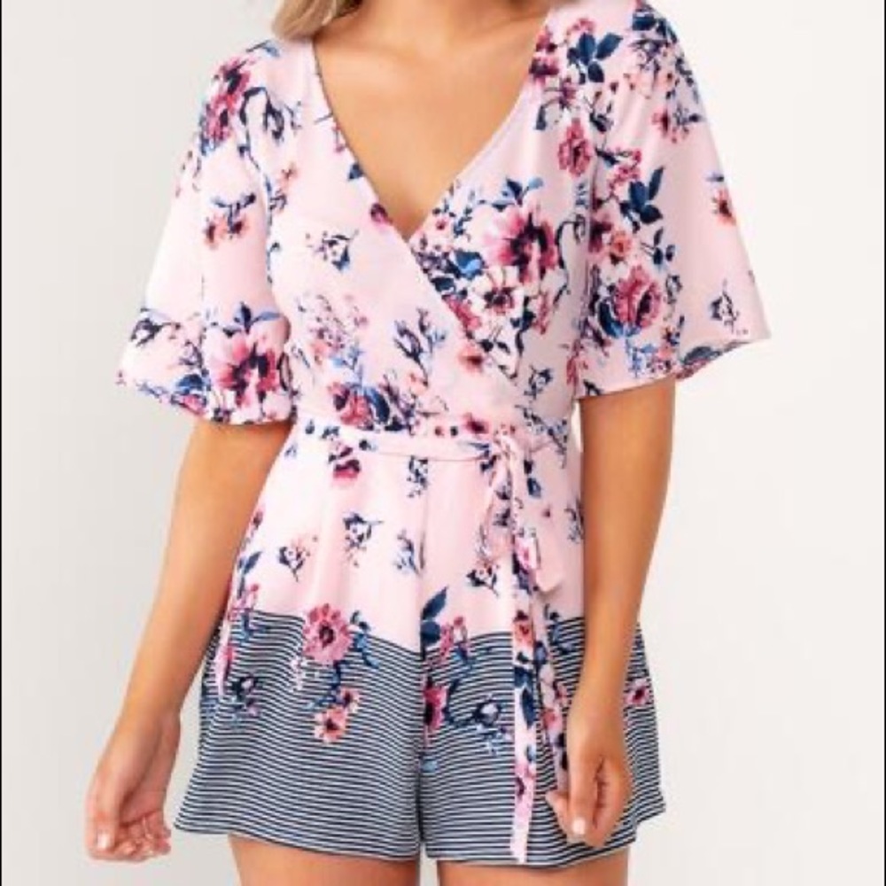 Trixxi Clothing Company Kristie Floral Surplice Romper | Size: M (Juniors)
